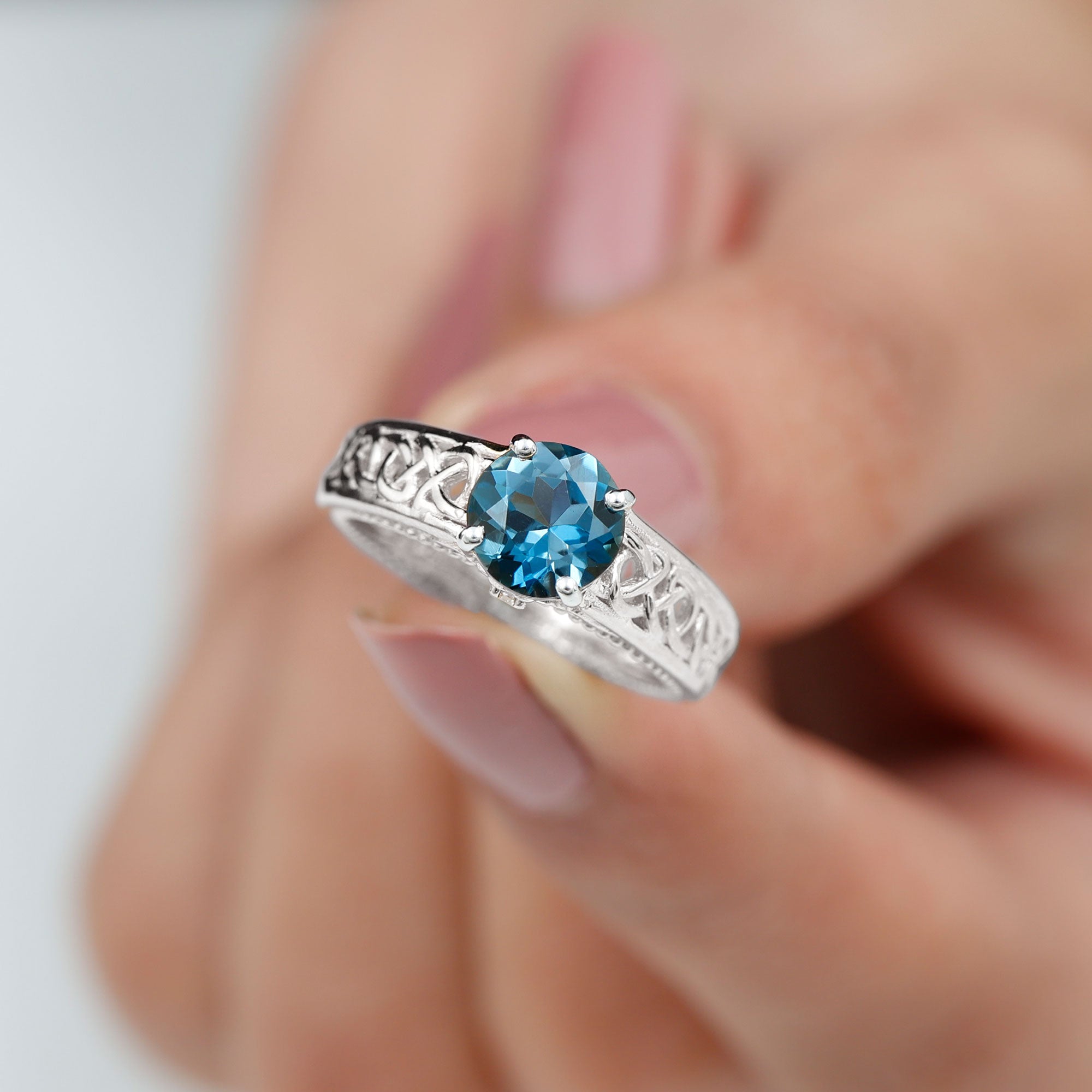 1.50 CT London Blue Topaz Celtic Solitaire Band with Diamond London Blue Topaz - ( AAA ) - Quality - Rosec Jewels